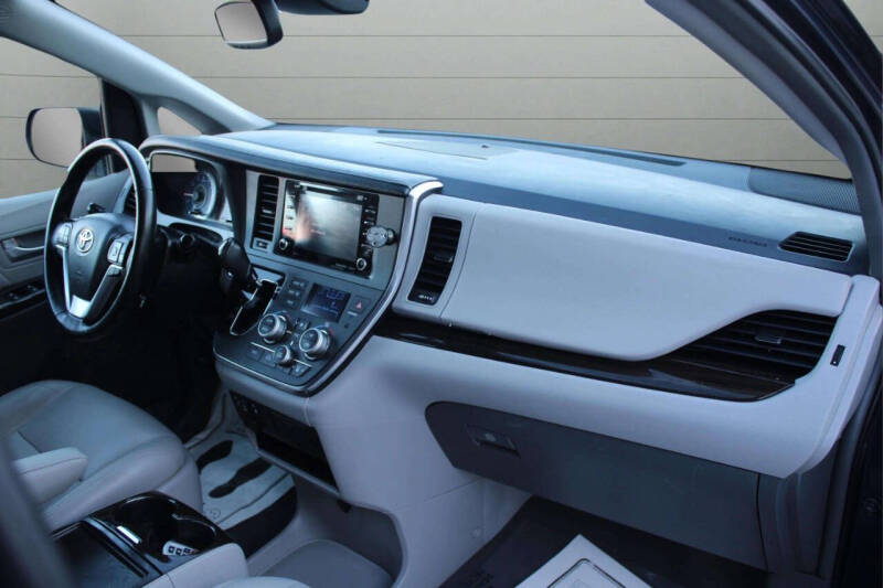 2019 Toyota Sienna XLE 8-Passenger