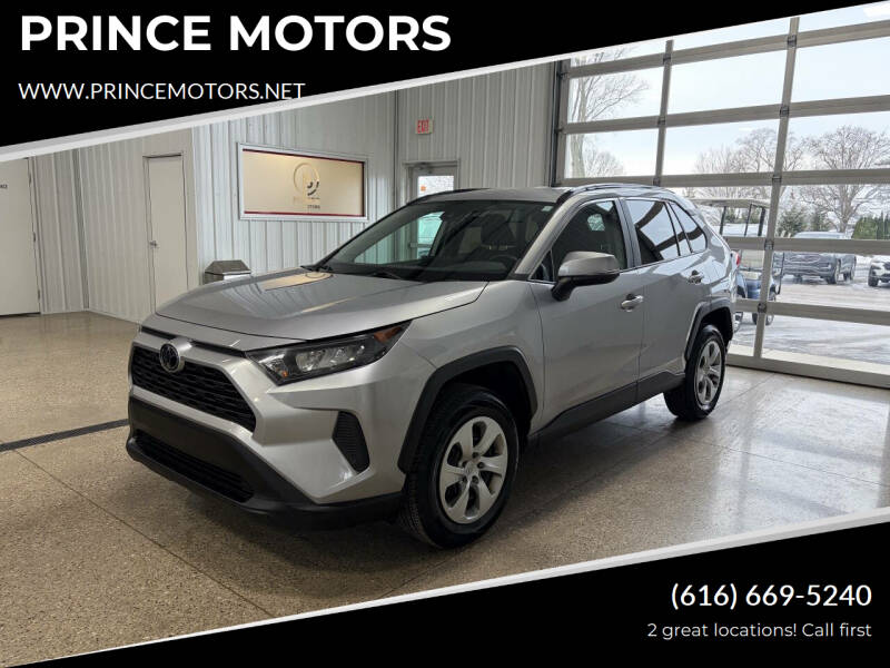 2021 Toyota RAV4 LE's photo