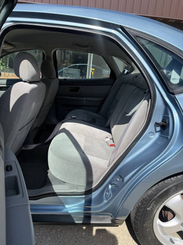 2005 Ford Taurus SE