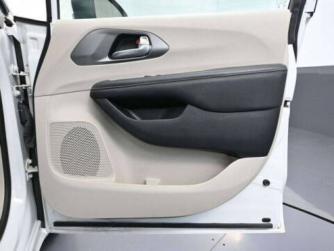 2023 Chrysler Pacifica Plug-In Hybrid Touring L