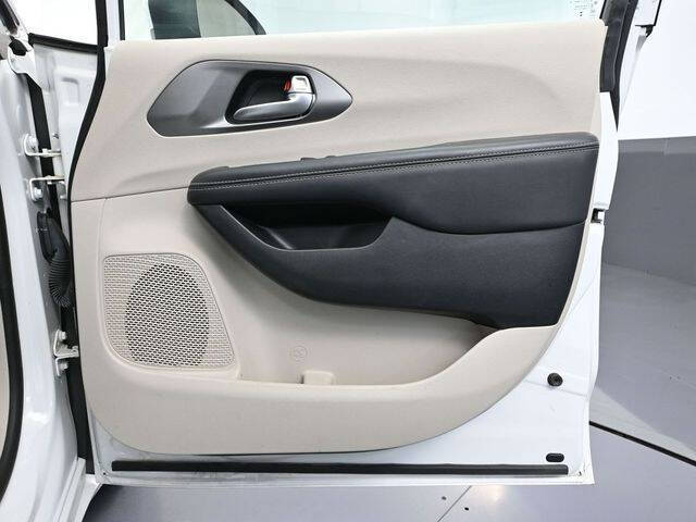 2023 Chrysler Pacifica Plug-In Hybrid Touring L