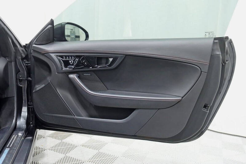 2018 Jaguar F-TYPE R