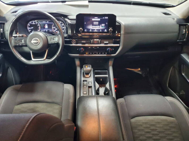 2024 Nissan Pathfinder SV