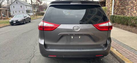 2017 Toyota Sienna LE 8-Passenger