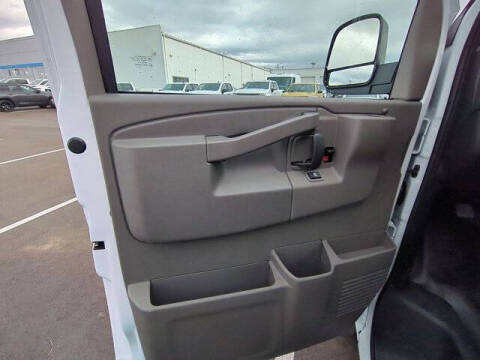 2025 Chevrolet Express 2500