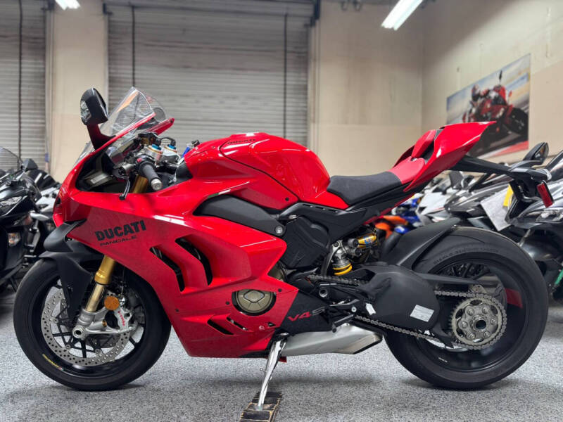 2022 Ducati V4 S