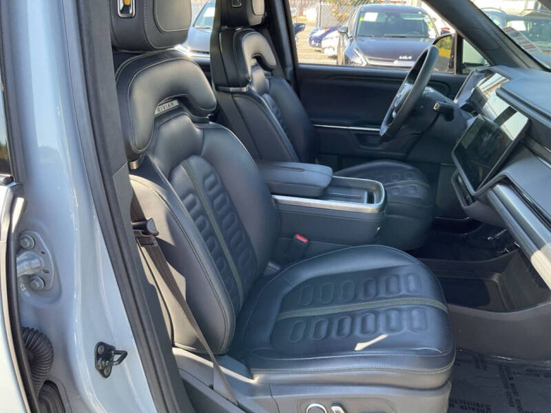 2025 Rivian R1S