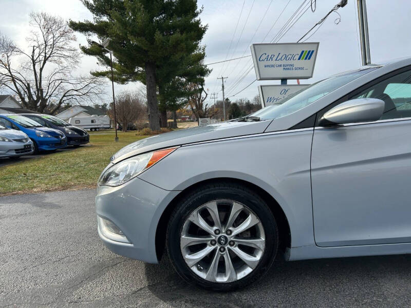 2011 Hyundai Sonata SE photo 8