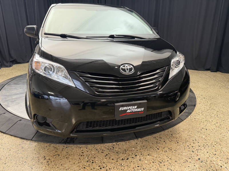 2011 Toyota Sienna Base 7-Passenger