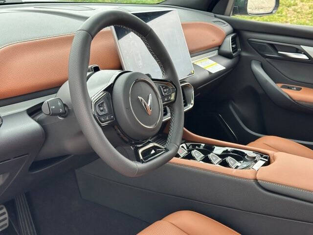 2025 VinFast VF8 Plus