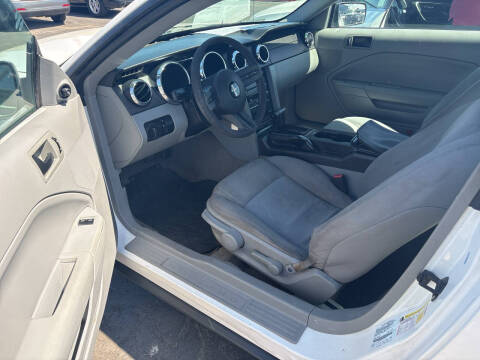 2007 Ford Mustang V6 Deluxe