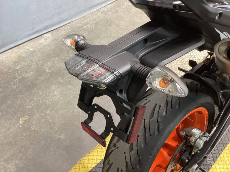 2020 KTM 890 Duke R