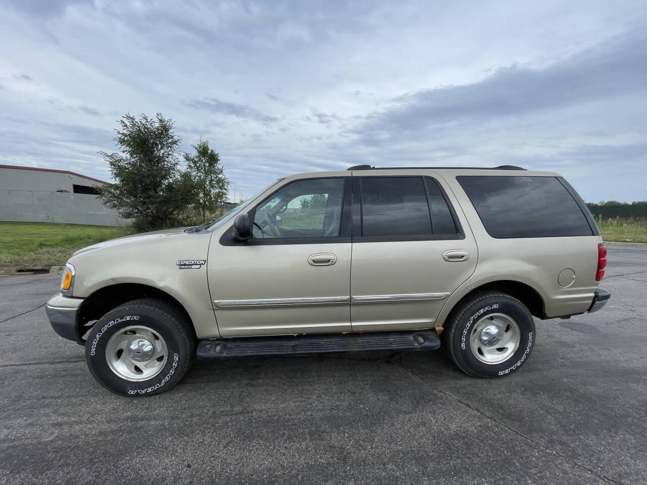 1999 Ford Expedition for sale at Twin Cities Auctions in Elk River, MN