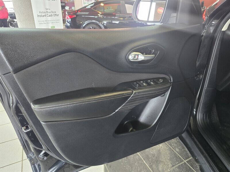 2016 Jeep Cherokee Sport