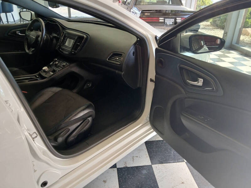 2016 Chrysler 200 S