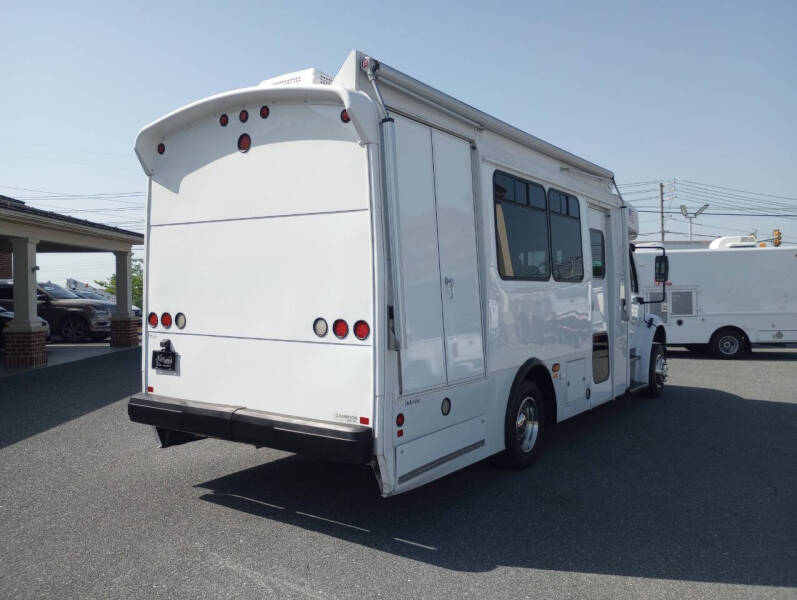 2014 Freightliner M2 106
