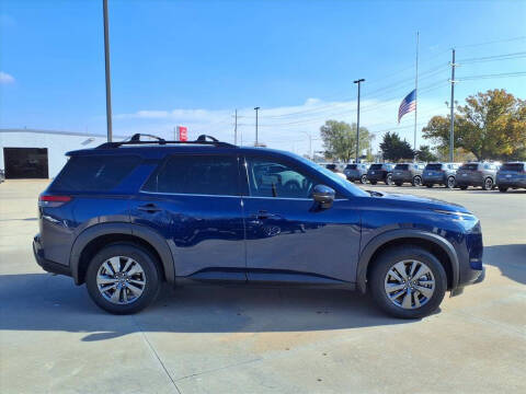 2024 Nissan Pathfinder SV