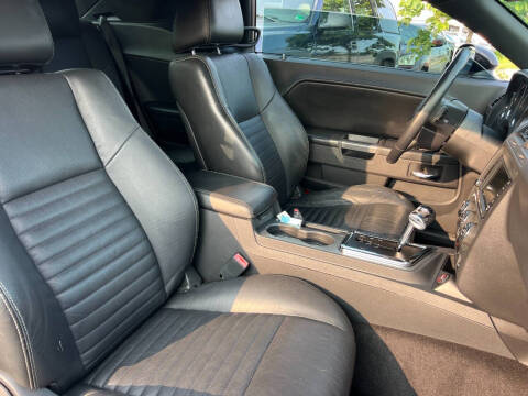 2011 Dodge Challenger R/T Plus