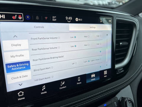 2026 Chrysler Pacifica Select