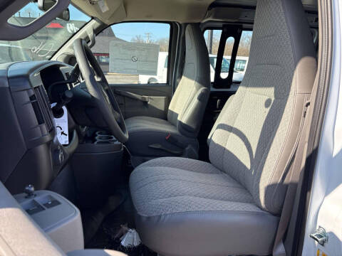 2025 Chevrolet Express 2500