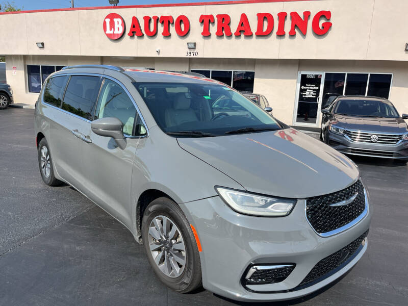 2021 Chrysler Pacifica Touring L's photo