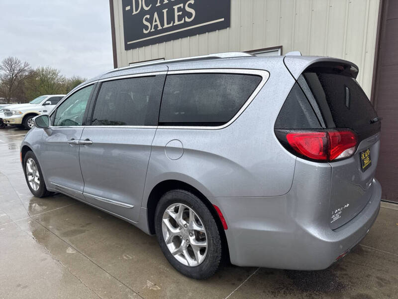 Used 2019 Chrysler Pacifica Limited with VIN 2C4RC1GG2KR552115 for sale in Dakota City, NE