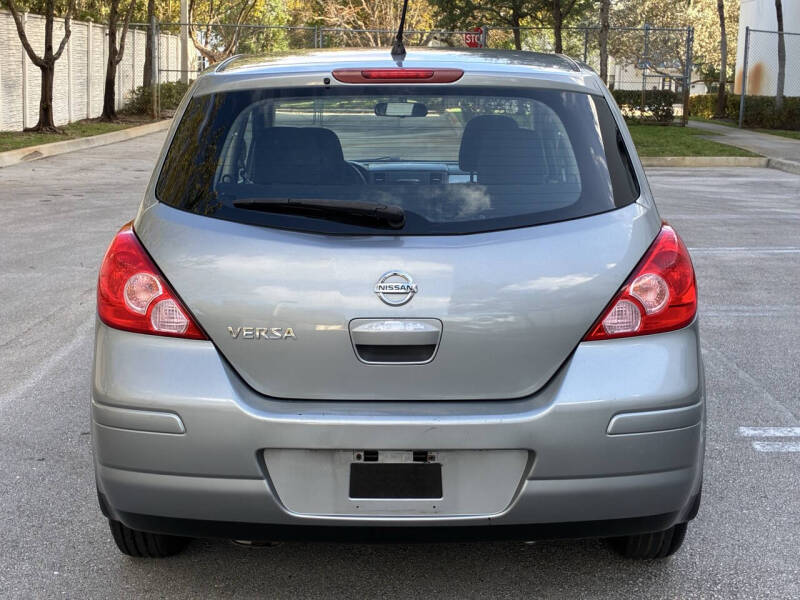 2011 Nissan Versa 1.8 S