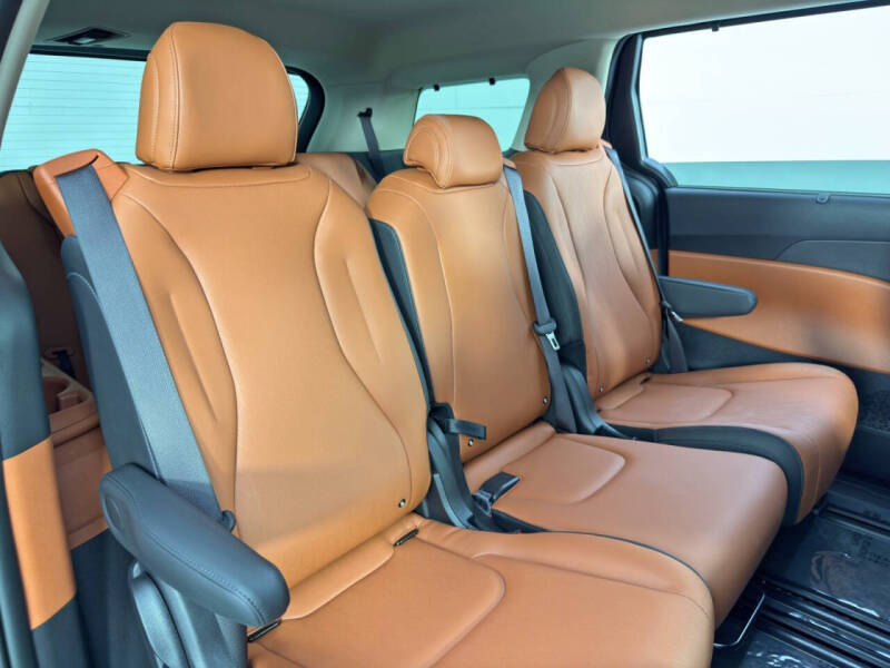 2025 Kia Carnival EX
