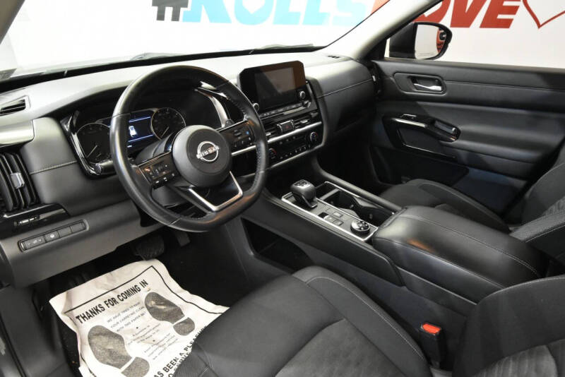 2022 Nissan Pathfinder SV