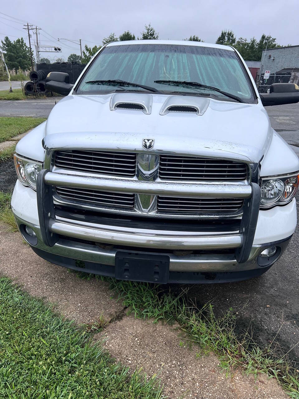 White 2004 Dodge Ram 1500 ST 4dr Quad Cab ST 4WD LB 2