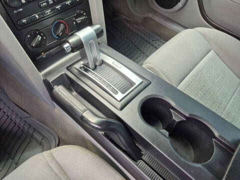 2007 Ford Mustang V6 Deluxe