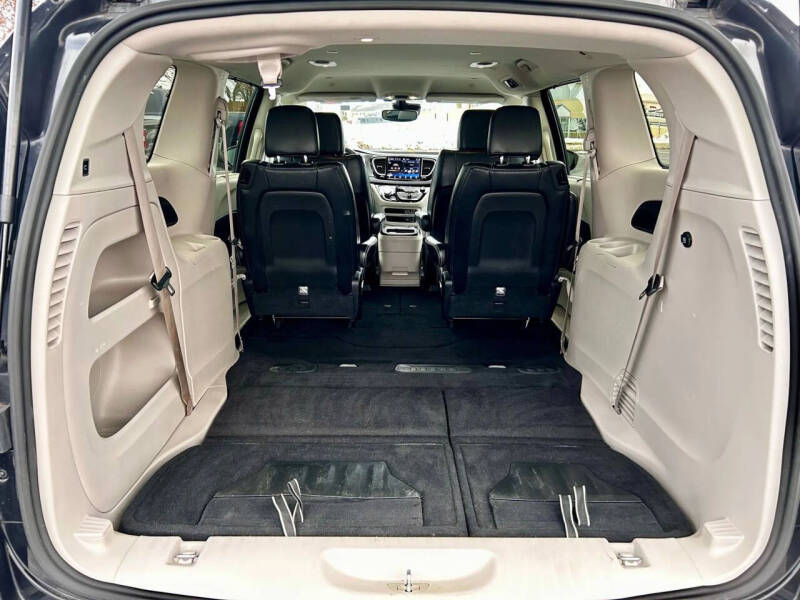 2022 Chrysler Pacifica Touring L