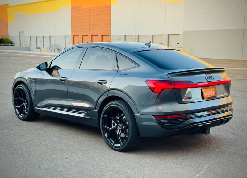 2024 Audi Q8 Sportback e-tron quattro Premium S line