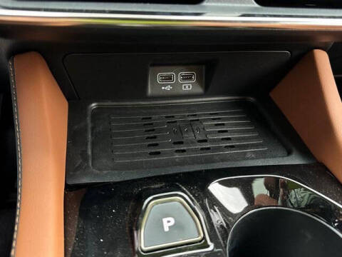 2025 VinFast VF8 Plus