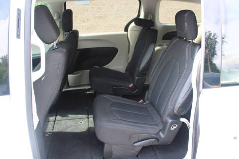 2022 Chrysler Voyager LX