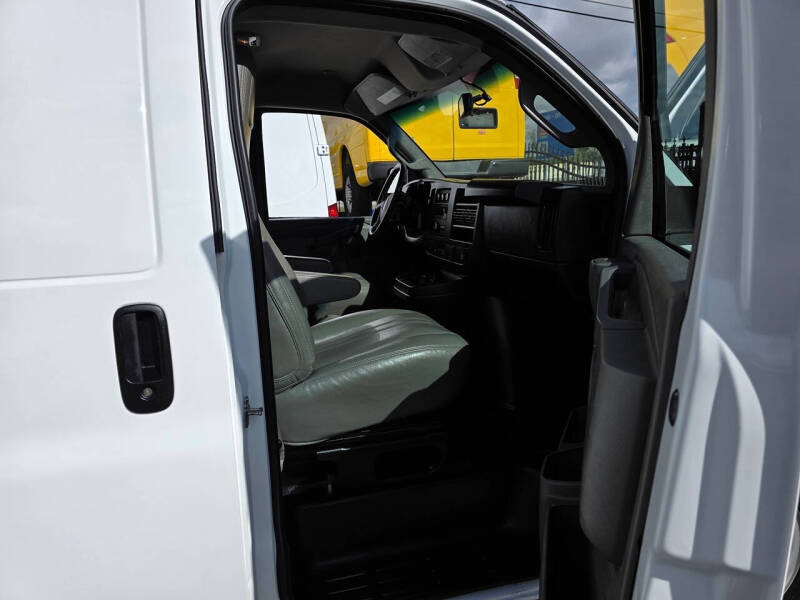 2023 GMC Savana 2500