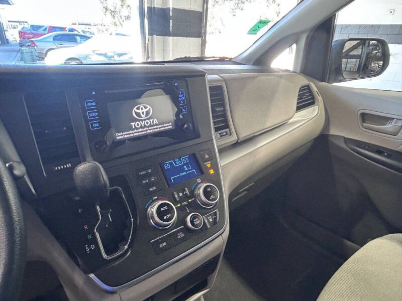 2017 Toyota Sienna L 7-Passenger