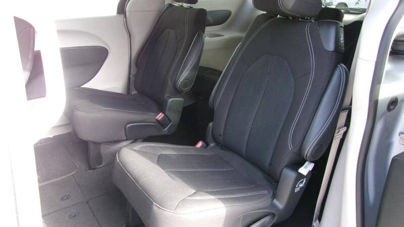 2024 Chrysler Voyager LX