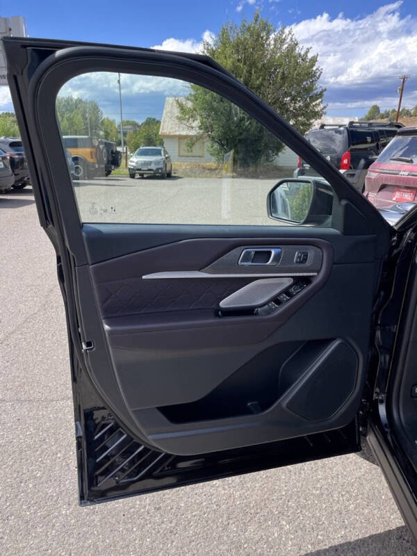 2025 Ford Explorer Platinum