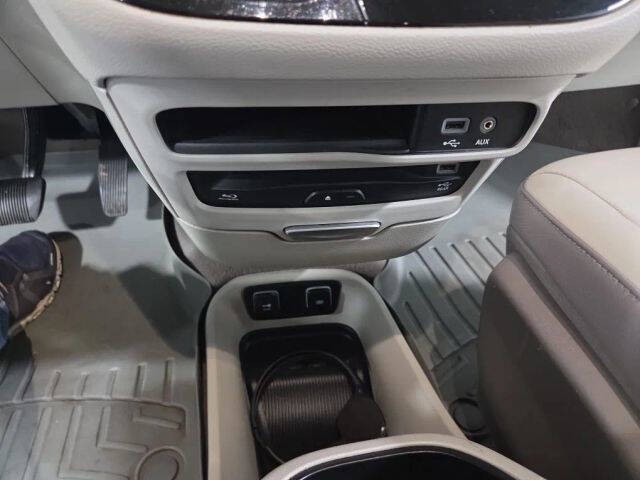 2017 Chrysler Pacifica Touring-L Plus