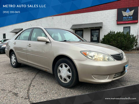 2005 Toyota Camry for sale at METRO AUTO SALES LLC in Lino Lakes MN