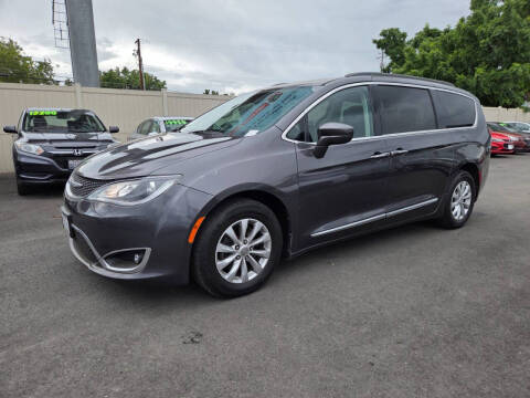 2017 Chrysler Pacifica Touring-L