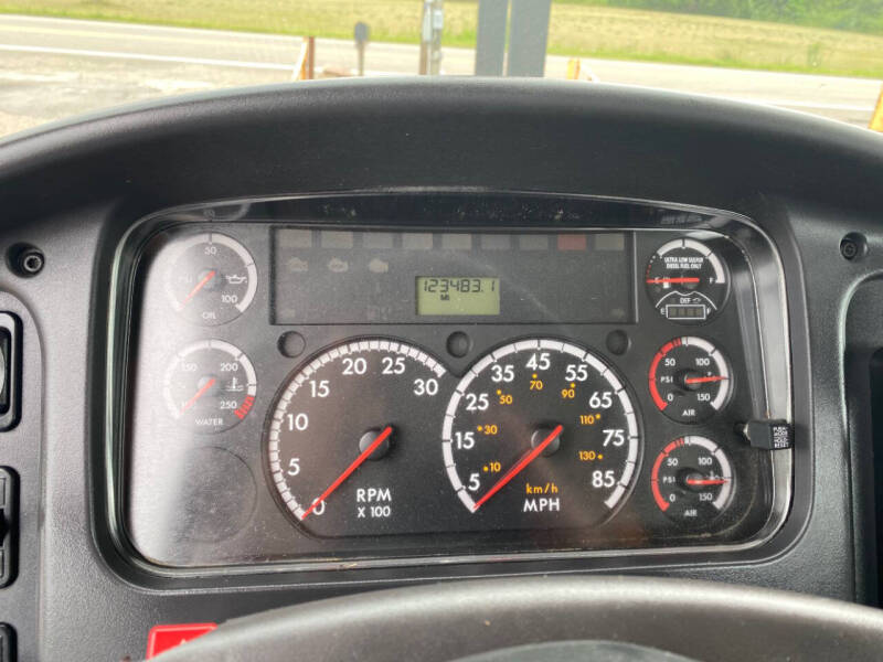 2015 Freightliner M2 106