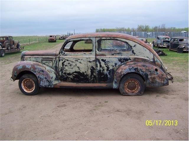 1939 Ford Standard Tudor Sedan