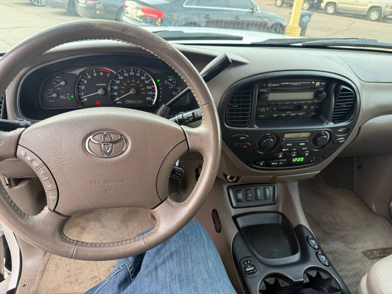 2005 Toyota Sequoia SR5