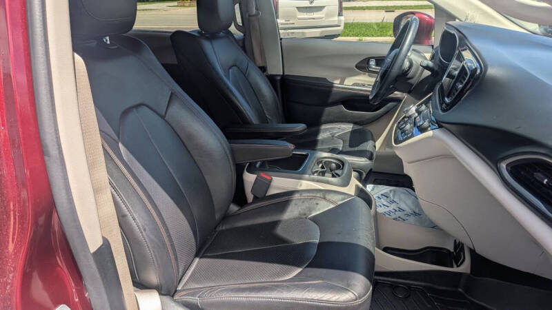 2017 Chrysler Pacifica Touring-L Plus