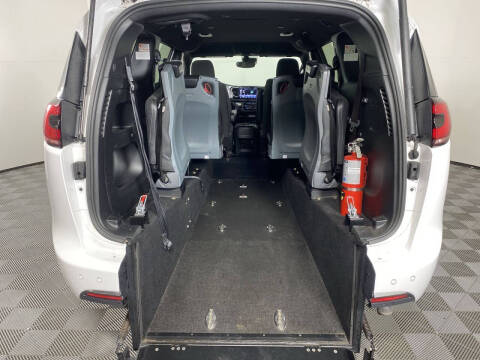 2024 Chrysler Pacifica Touring