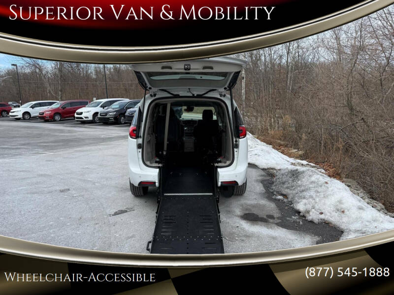 2024 Chrysler Pacifica Touring L