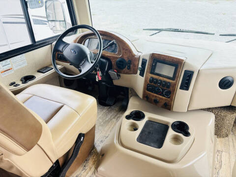 2017 Thor Motor Coach Hurricane 31S