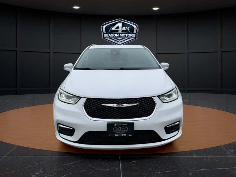 2022 Chrysler Pacifica Touring L